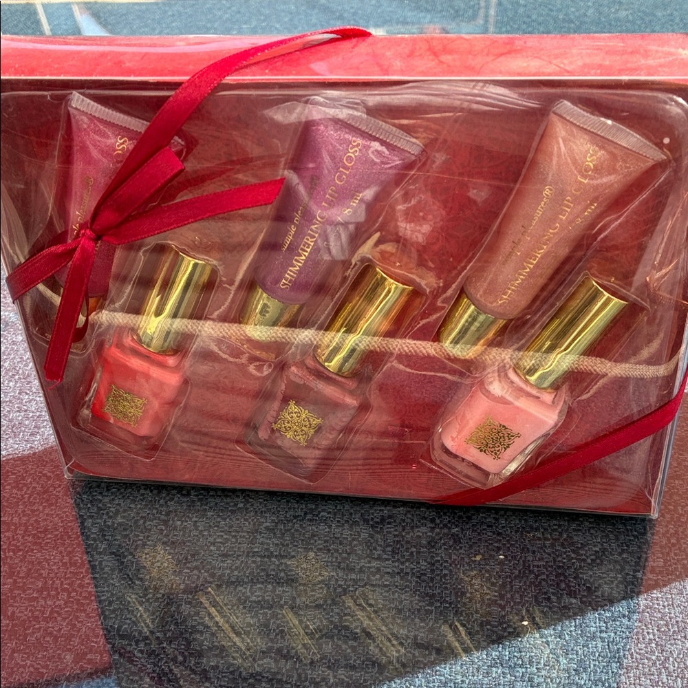 Simple Pleasures Lip Gloss and Nail Polish Set - Pink and Purple room